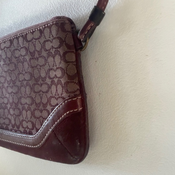 Coach Wristlet Signature Collection Burgundy Jacquard - Picture 7 of 10